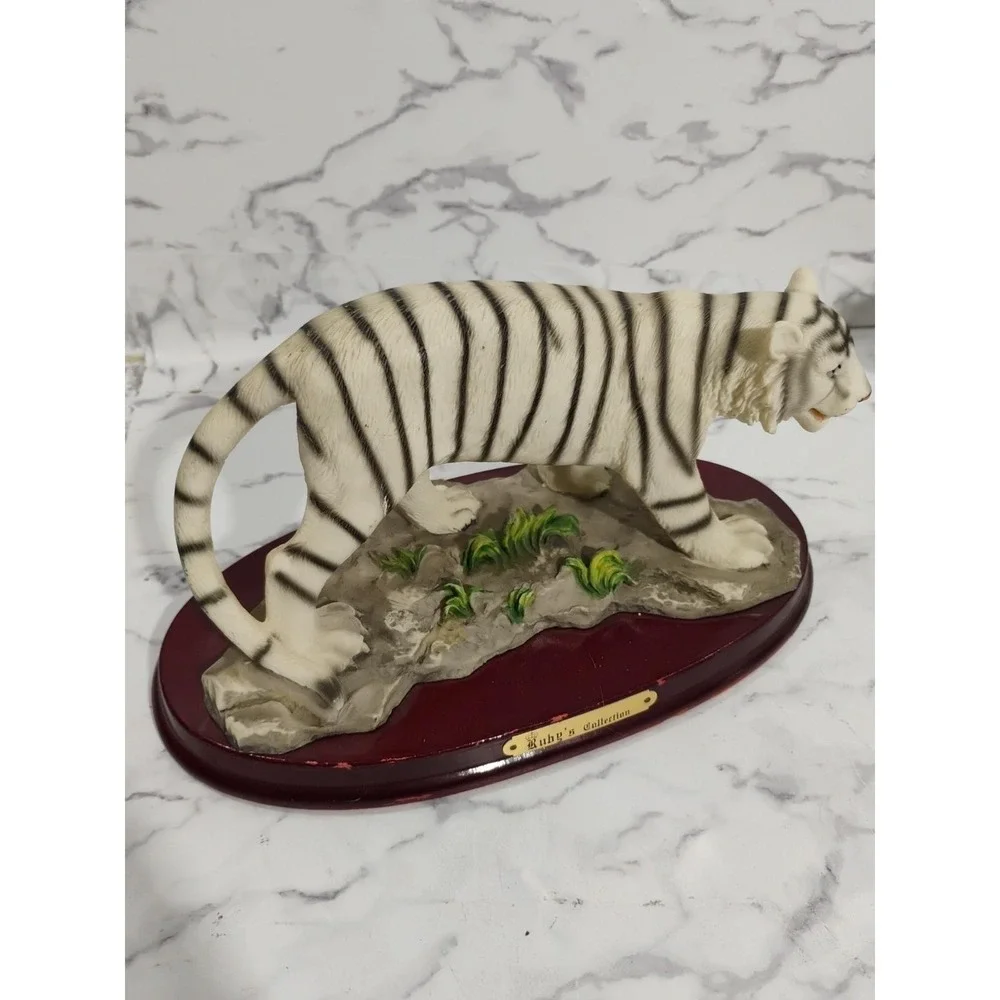 Montefiori White Bengal Tigers~4 , Resin W Wooden Base Collectible Safari Wild